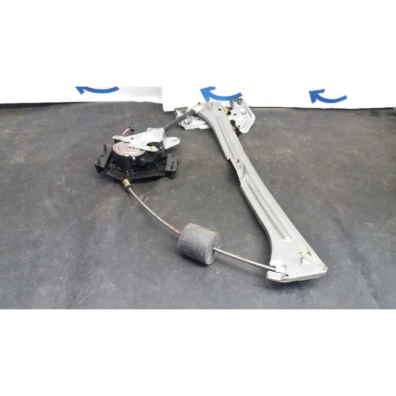 ELEVALUNAS DELANTERO DERECHO 5017810AC 