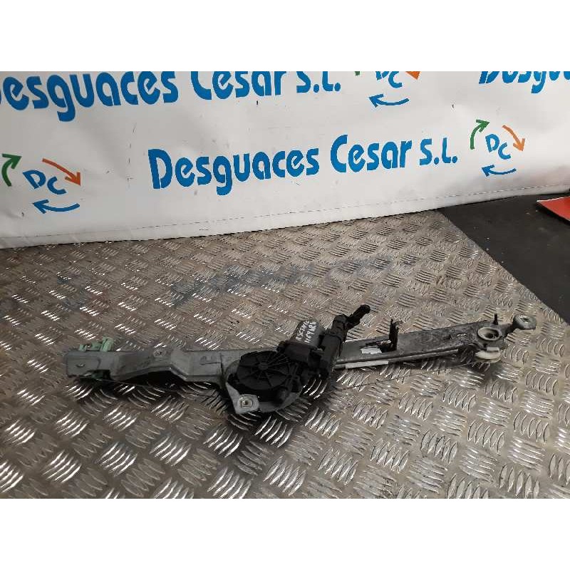 ELEVALUNAS DELANTERO DERECHO 