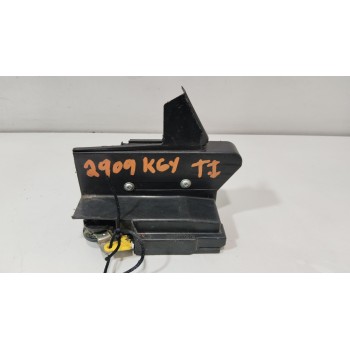 CERRADURA PUERTA TRASERA IZQUIERDA 825034213R 