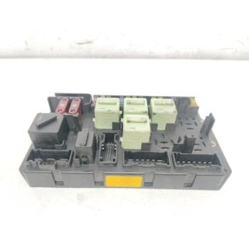 CAJA RELES / FUSIBLES YQE000350 