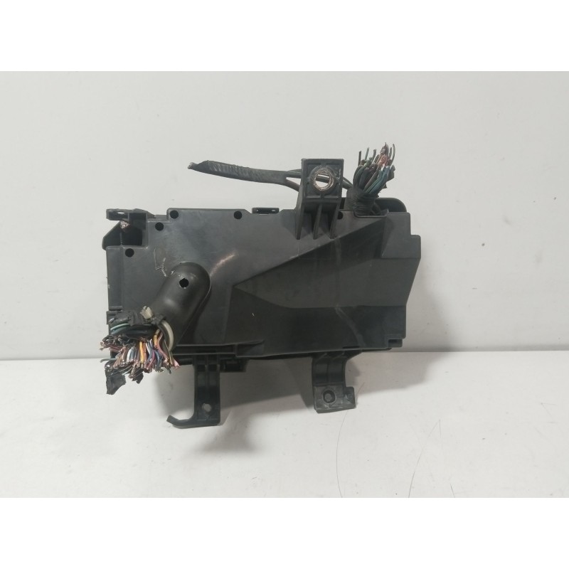 CAJA RELES / FUSIBLES GR1A66760A  - imagen 2