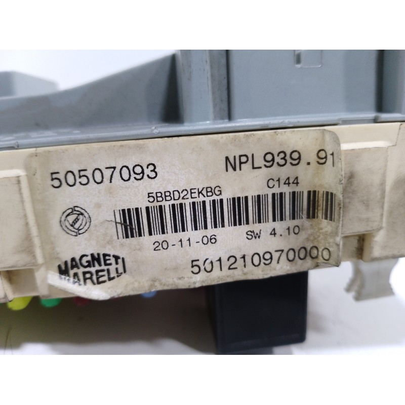 CAJA RELES / FUSIBLES 50507093  - imagen 2
