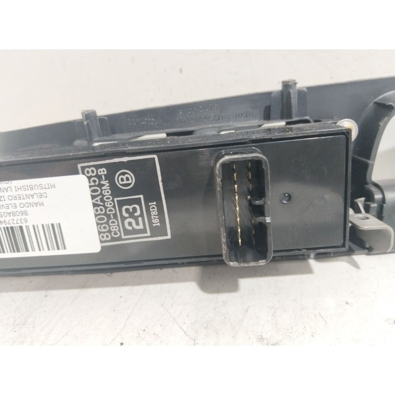 MANDO ELEVALUNAS DELANTERO IZQUIERDO 8608A058  - imagen 3