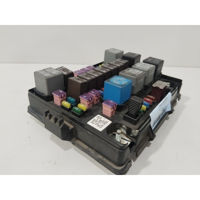 CAJA RELES / FUSIBLES 8211021000  - imagen 2