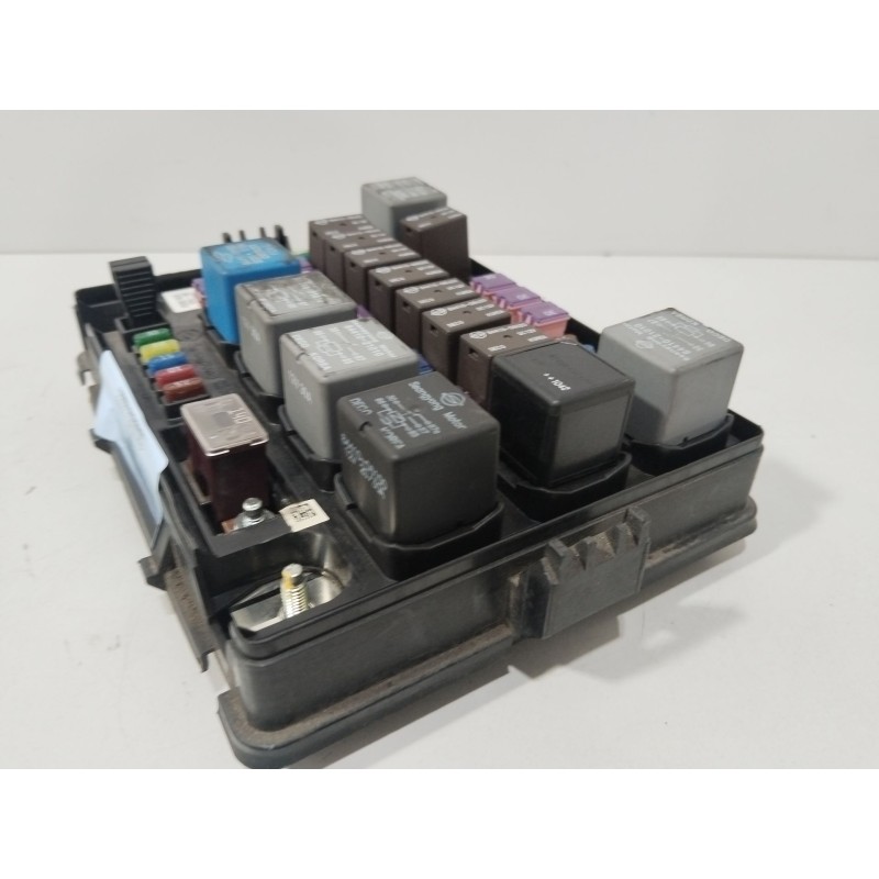 CAJA RELES / FUSIBLES 8211021000  - imagen 3