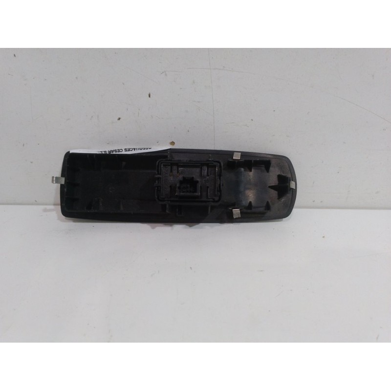 MANDO ELEVALUNAS DELANTERO DERECHO 809600004R  - imagen 2
