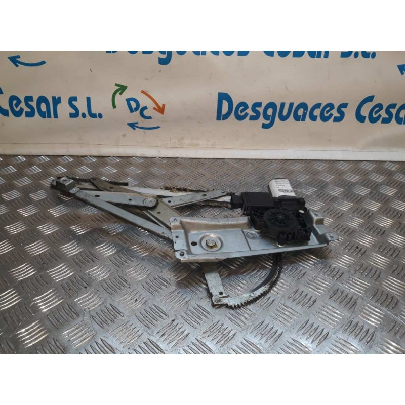 ELEVALUNAS DELANTERO DERECHO 