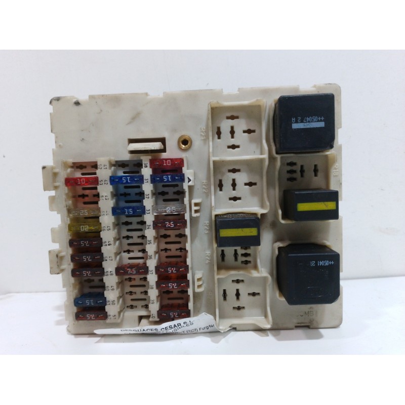 CAJA RELES / FUSIBLES 2T1T14A073BC  - imagen 1