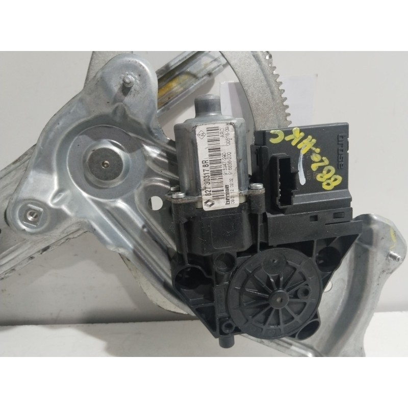 ELEVALUNAS TRASERO DERECHO 827303178R 185043 - imagen 2
