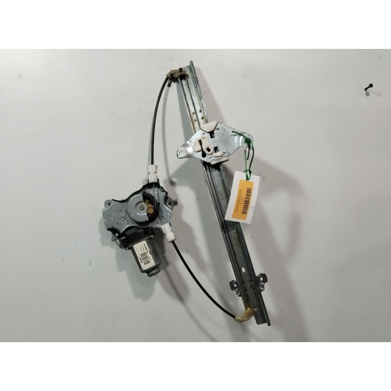 ELEVALUNAS TRASERO DERECHO 82700AV610  - imagen 1