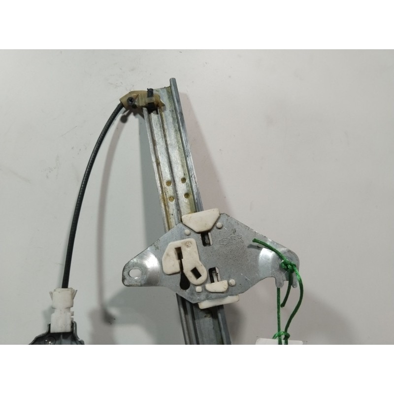 ELEVALUNAS TRASERO DERECHO 82700AV610  - imagen 4