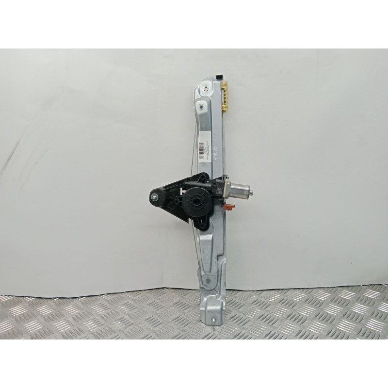 ELEVALUNAS TRASERO DERECHO 827201979R  - imagen 1