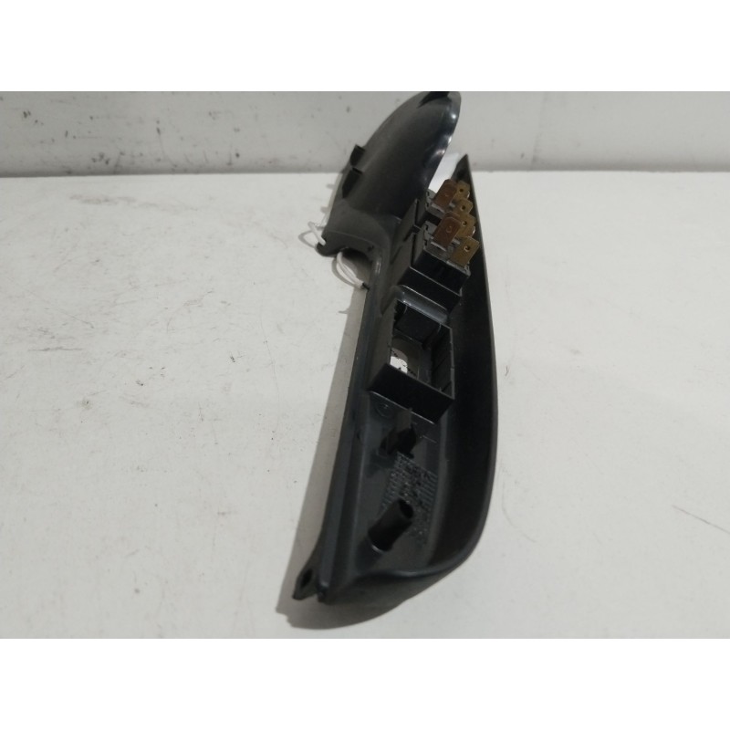 MANDO ELEVALUNAS DELANTERO IZQUIERDO T867171B  - imagen 4