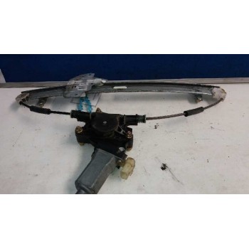 ELEVALUNAS DELANTERO DERECHO 824021G010 