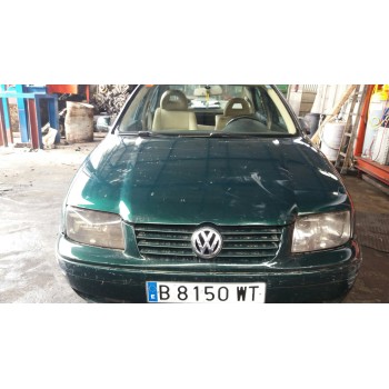 VOLKSWAGEN BORA BERLINA (1J2)