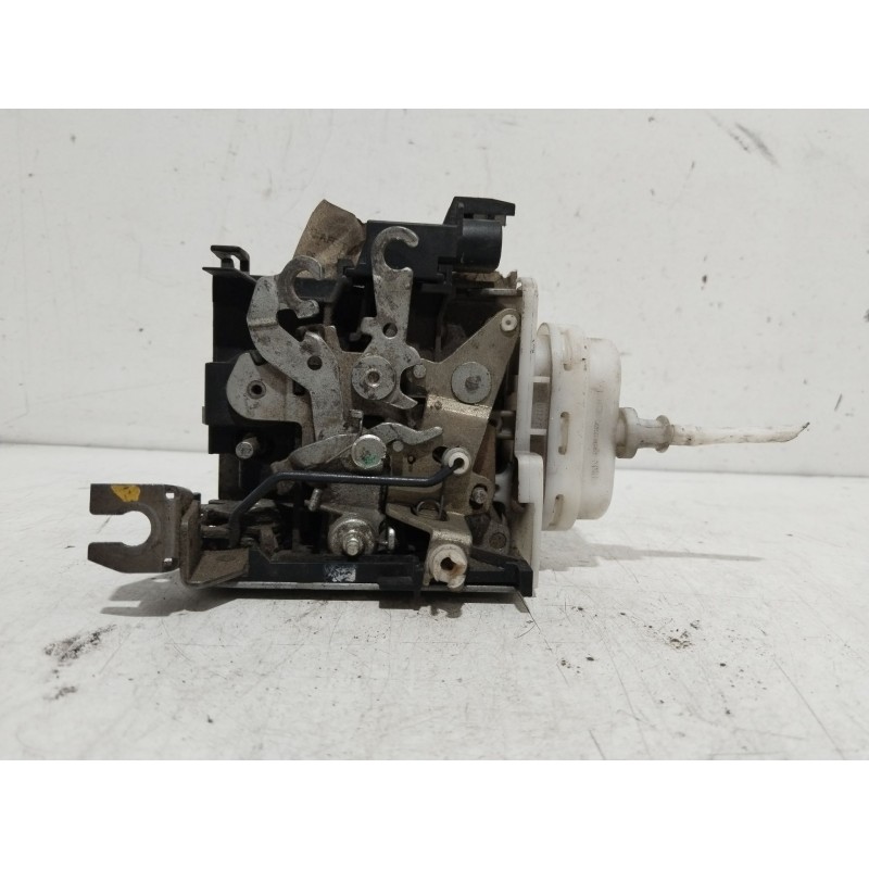 CERRADURA PUERTA DELANTERA DERECHA 8D1837016F  - imagen 2