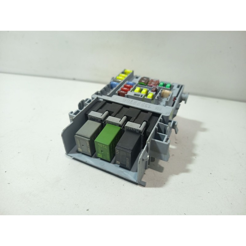 CAJA RELES / FUSIBLES 13222786  - imagen 2