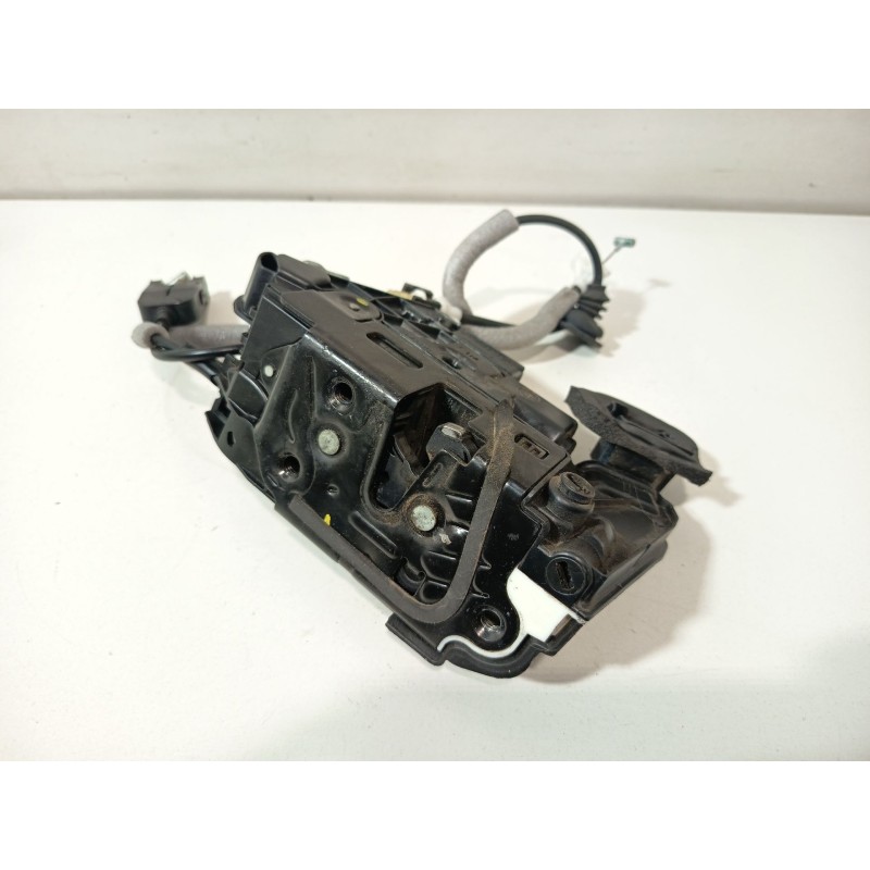 CERRADURA PUERTA TRASERA DERECHA 5TA839016P  - imagen 4