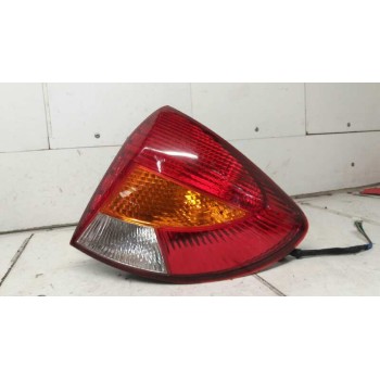 PILOTO TRASERO DERECHO 92402FD020 