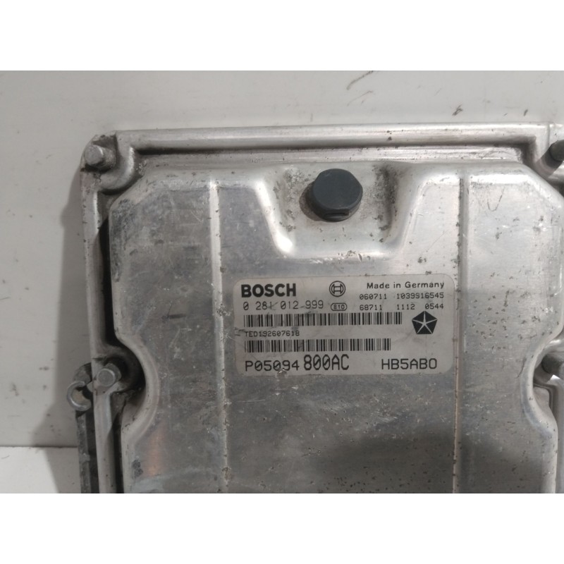 CENTRALITA MOTOR UCE 0281012999 P05094800AC - imagen 3