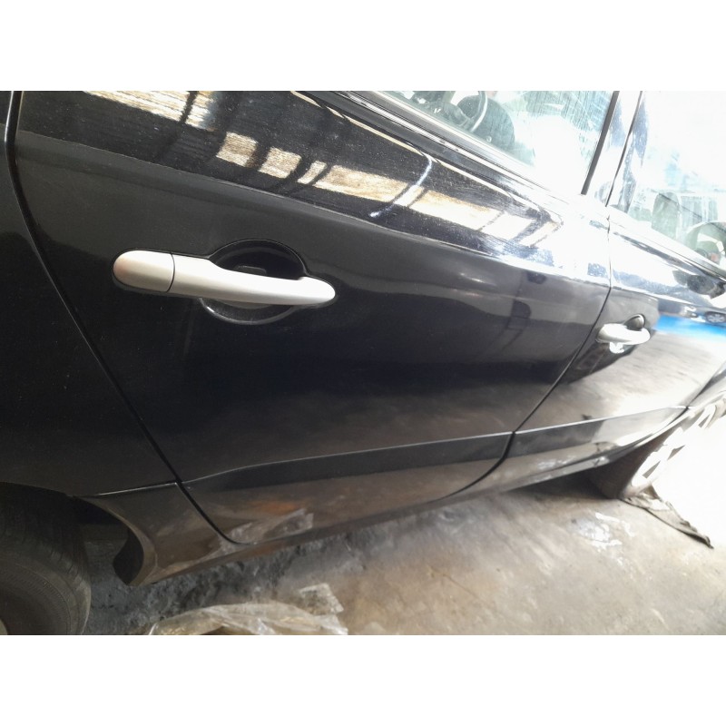 PUERTA TRASERA DERECHA 821001776R 