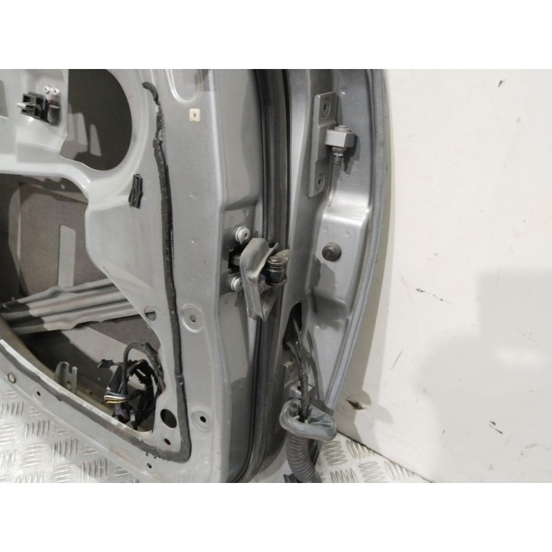 PUERTA TRASERA IZQUIERDA GRIS PLATA - imagen 4