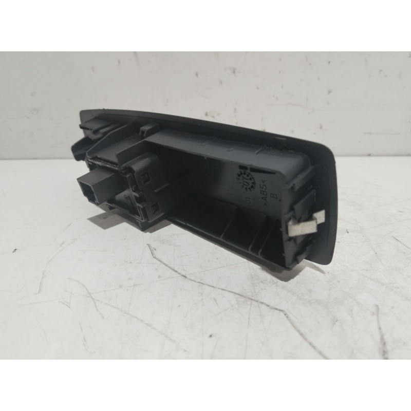 MANDO ELEVALUNAS DELANTERO DERECHO 809600004R  - imagen 2