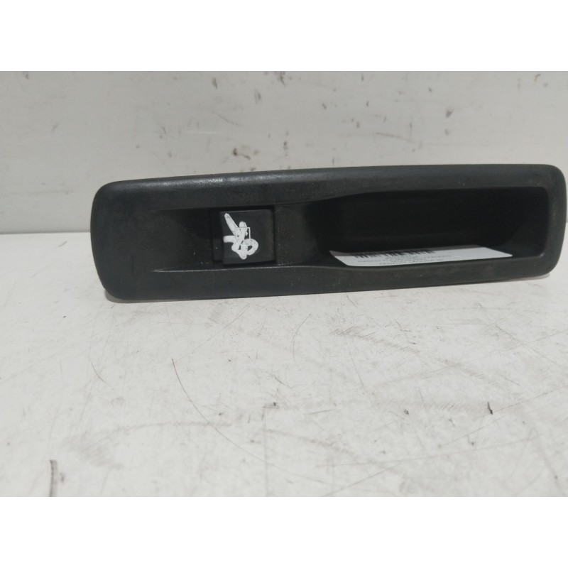 MANDO ELEVALUNAS TRASERO IZQUIERDO 82944002R  - imagen 1