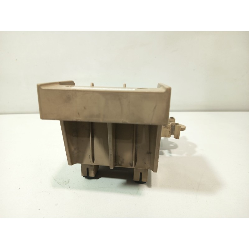 CAJA RELES / FUSIBLES 82201FG010  - imagen 2
