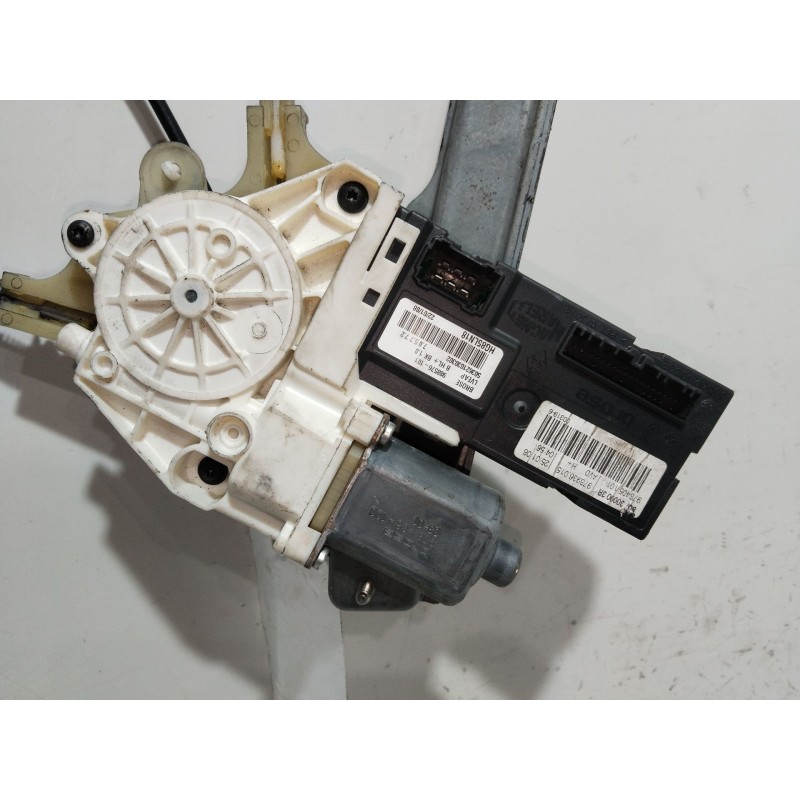 ELEVALUNAS DELANTERO DERECHO 807000002R  - imagen 2