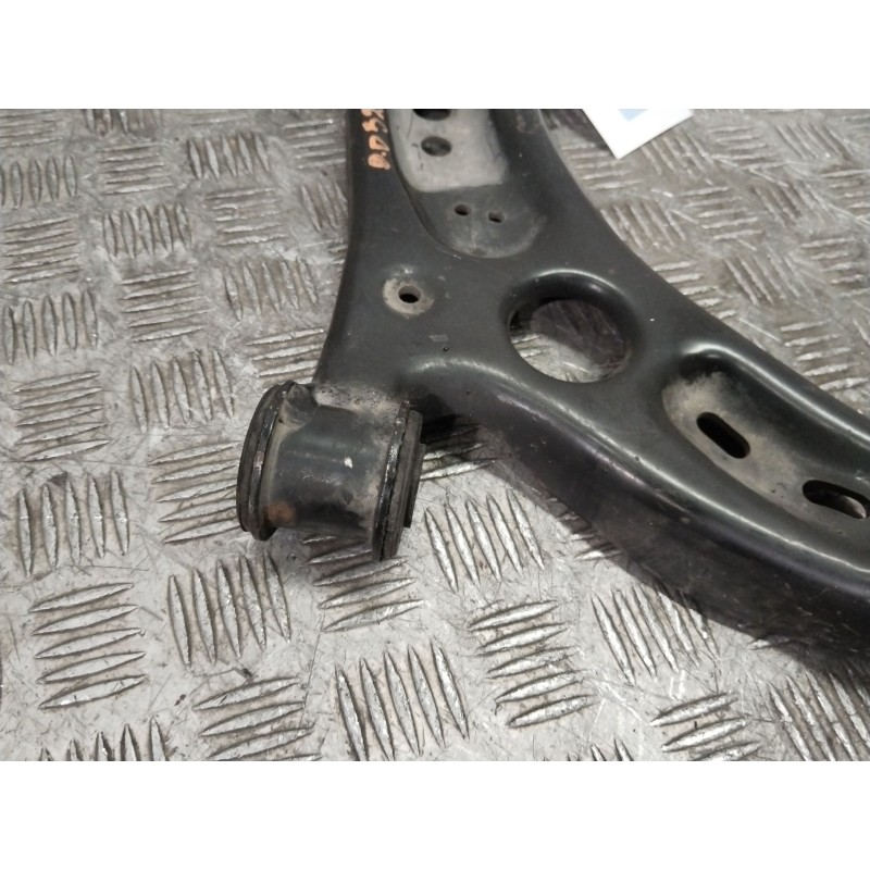 BRAZO SUSPENSION INFERIOR DELANTERO DERECHO 1K0199232K  - imagen 3
