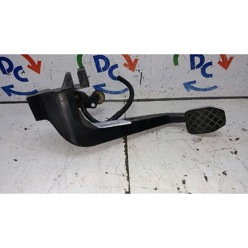 PEDAL EMBRAGUE 