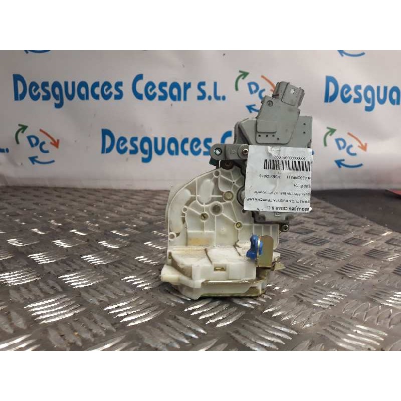 CERRADURA PUERTA TRASERA DERECHA 825029F511  - imagen 1