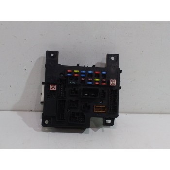 CAJA RELES / FUSIBLES 8637A318 