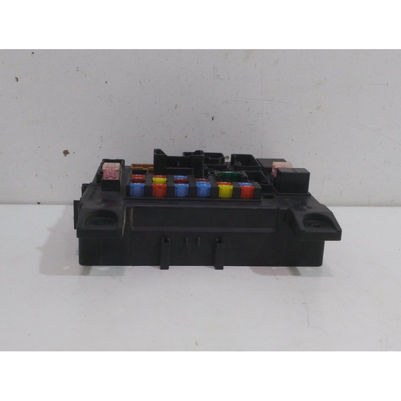 CAJA RELES / FUSIBLES 8637A318  - imagen 2