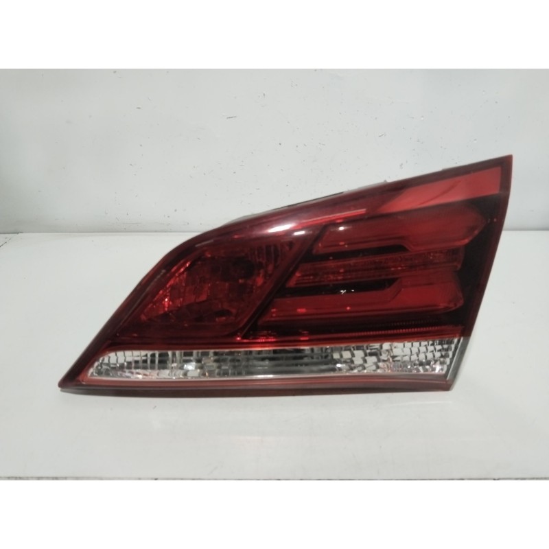 PILOTO TRASERO DERECHO INTERIOR 924043Z600  - imagen 1
