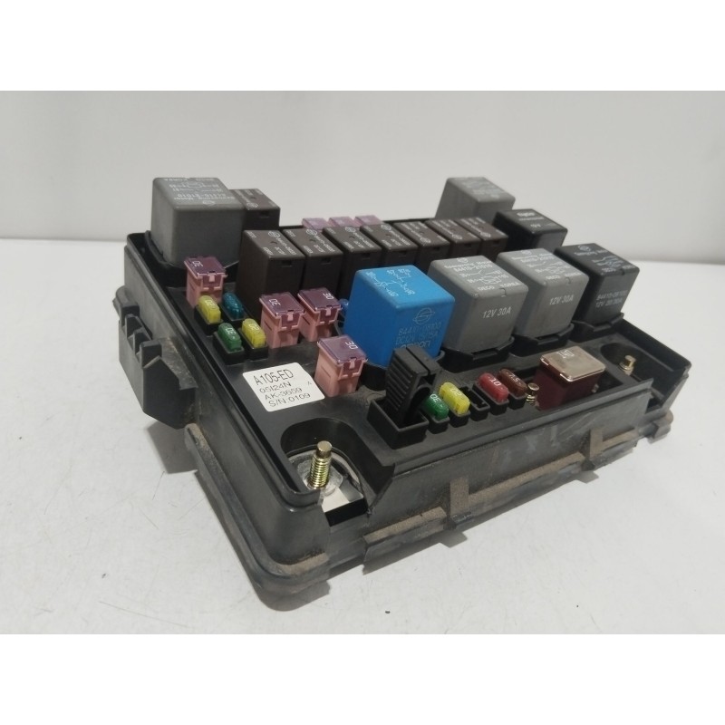 CAJA RELES / FUSIBLES 8211021000  - imagen 3