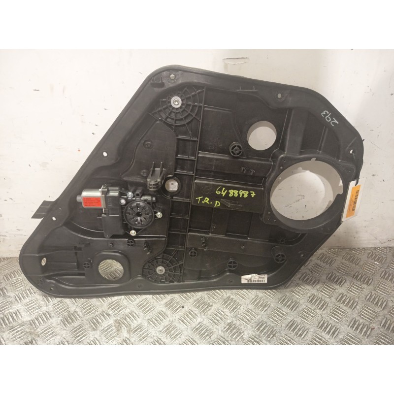 ELEVALUNAS TRASERO DERECHO 834813Z000  - imagen 1