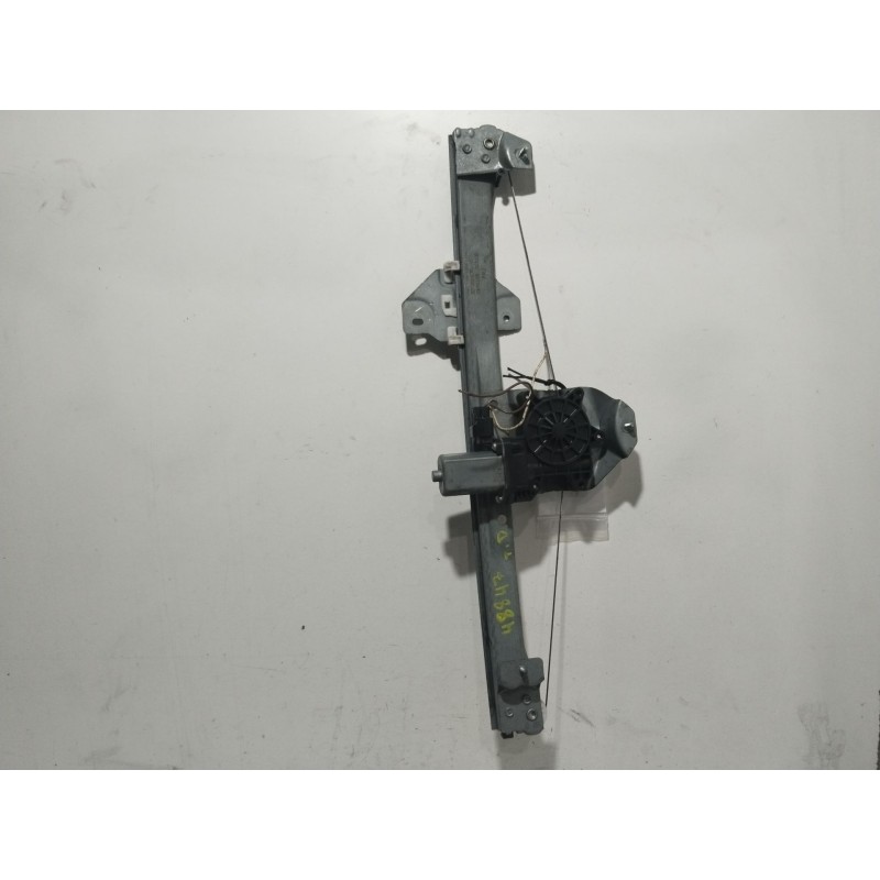 ELEVALUNAS TRASERO DERECHO 827202127R  - imagen 2
