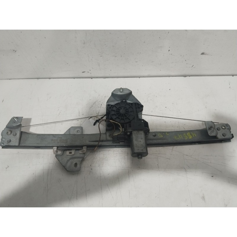 ELEVALUNAS TRASERO DERECHO 827202127R  - imagen 4