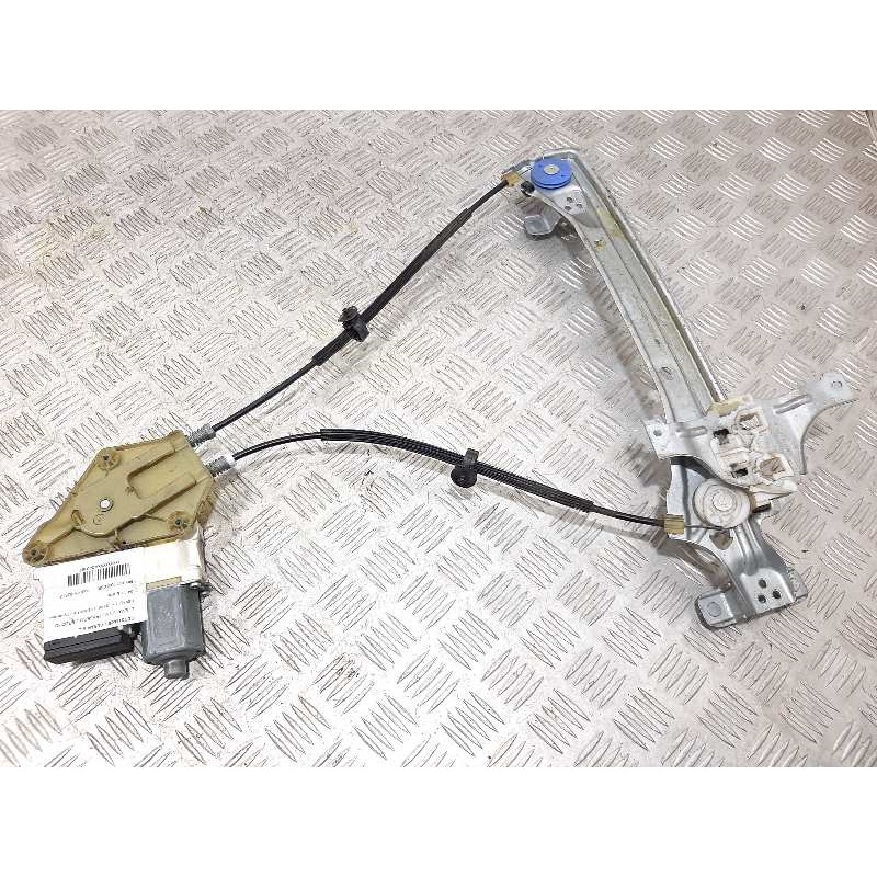 ELEVALUNAS TRASERO DERECHO 827200003R  - imagen 1