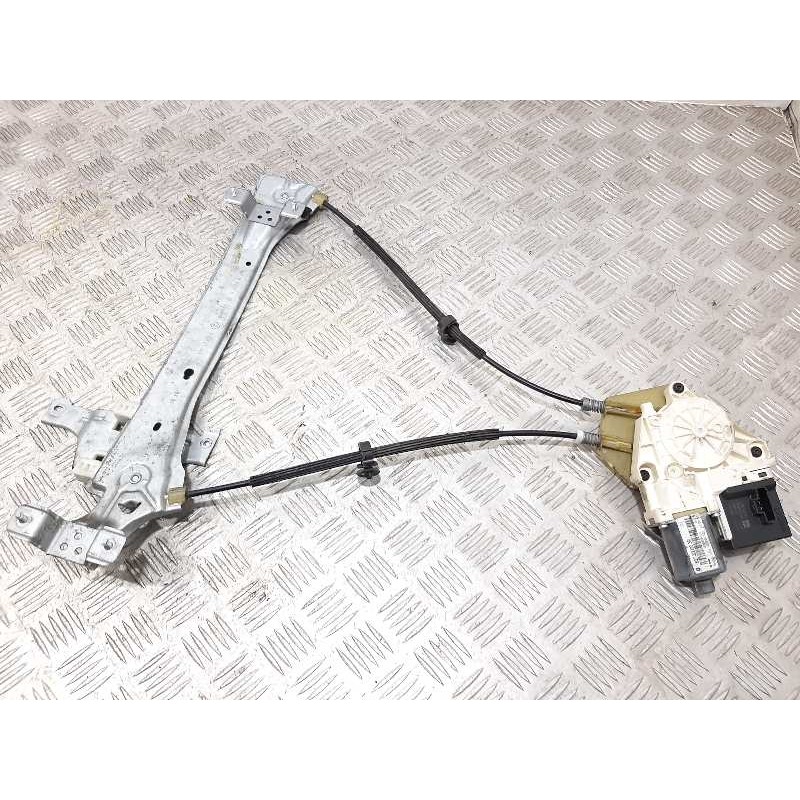 ELEVALUNAS TRASERO DERECHO 827200003R  - imagen 2