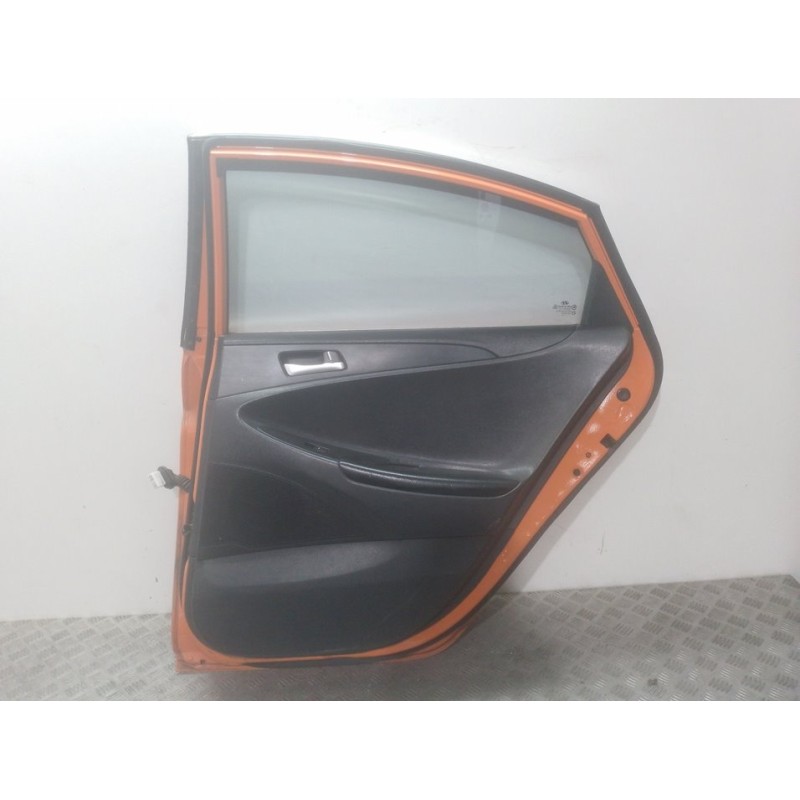 PUERTA TRASERA DERECHA NARANJA  - imagen 2