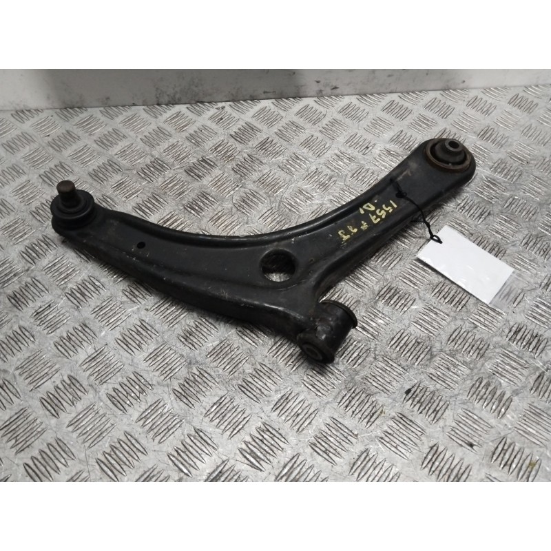 BRAZO SUSPENSION INFERIOR DELANTERO DERECHO 5105040AA  - imagen 2