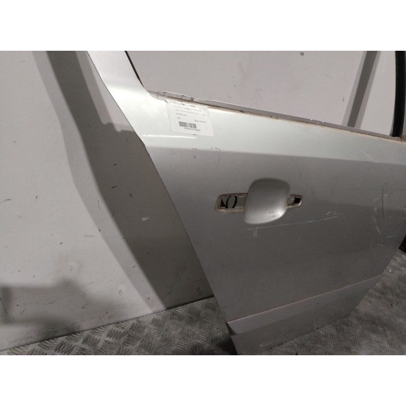 PUERTA TRASERA DERECHA PLATA  - imagen 3