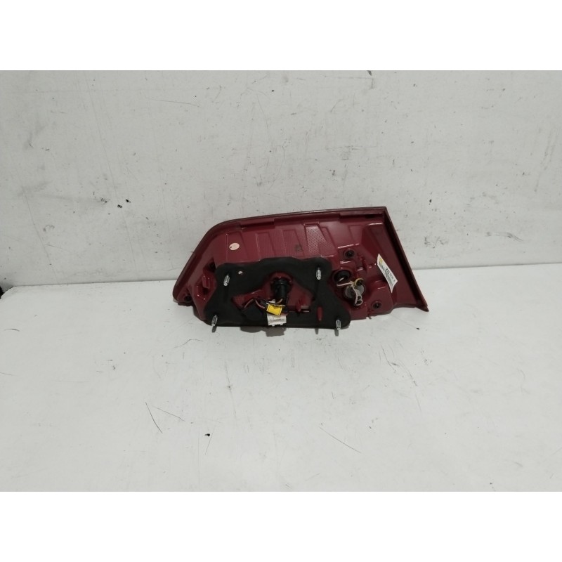 PILOTO PORTON TRASERO DERECHO 92404D4  - imagen 3