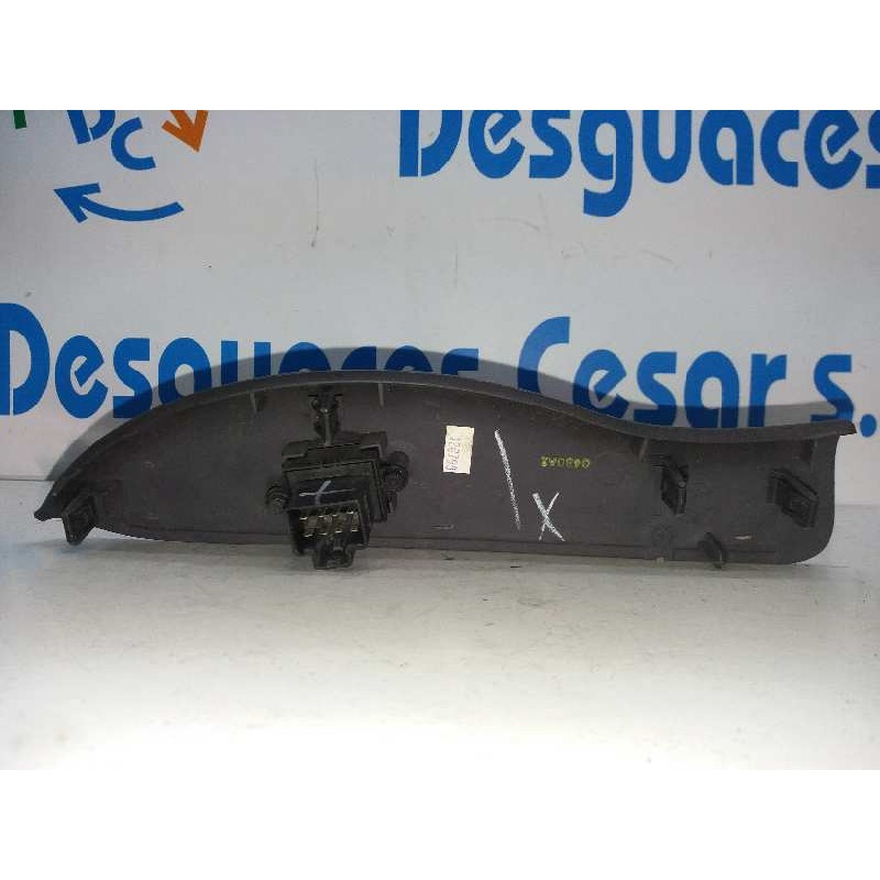 MANDO ELEVALUNAS DELANTERO DERECHO 04793859AA  - imagen 2