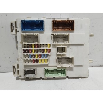 CAJA RELES / FUSIBLES 2443670 