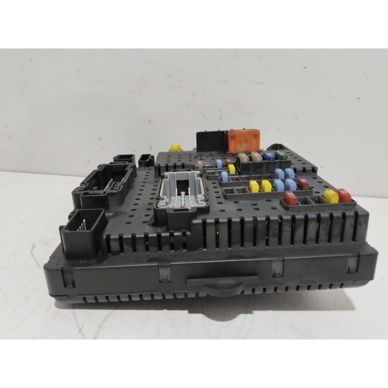 CAJA RELES / FUSIBLES 28017881  - imagen 3