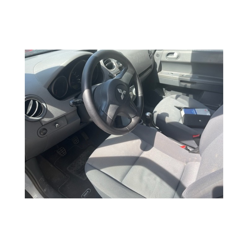 MITSUBISHI COLT BERLINA 5 (Z30A) - imagen 2